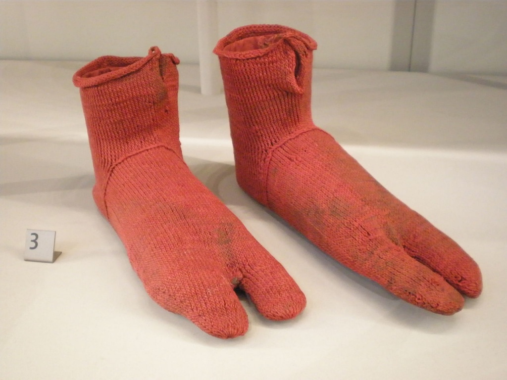 1280px-BLW_Pair_of_socks.jpg